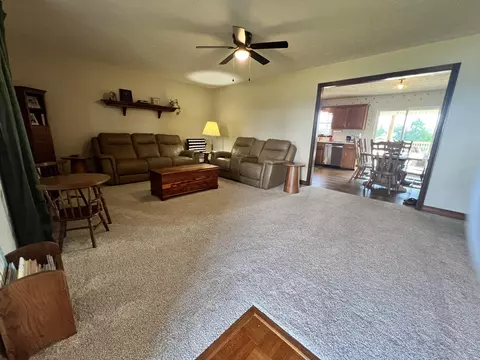 Living - 761 Texas Loop Rd, Springfield, KY 40069 photo 1 of 1