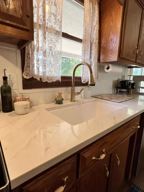 Kitchen - 761 Texas Loop Rd, Springfield, KY 40069 photo 2 of 3