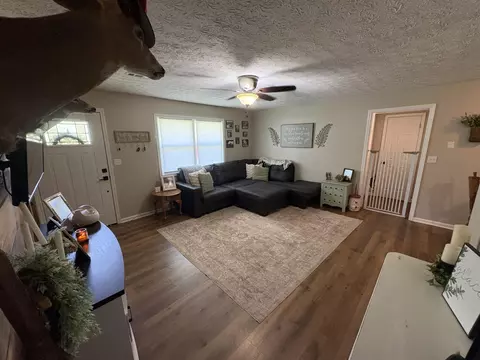 Living - 1895 Caudill Rd, Stanton, KY 40380 photo 2 of 3