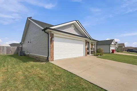 Exterior - 612 Boulder Ct, Berea, KY 40403 photo 5 of 12