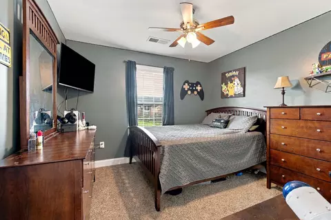 Bedroom - 612 Boulder Ct, Berea, KY 40403 photo 2 of 3