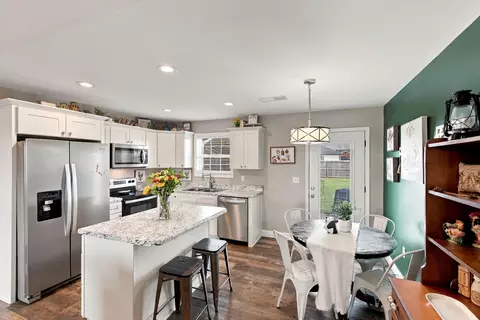 Kitchen - 612 Boulder Ct, Berea, KY 40403 photo 4 of 5