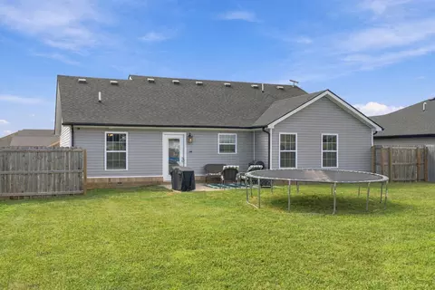 Exterior - 612 Boulder Ct, Berea, KY 40403 photo 11 of 12