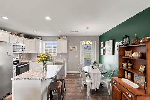 Kitchen - 612 Boulder Ct, Berea, KY 40403 photo 2 of 5