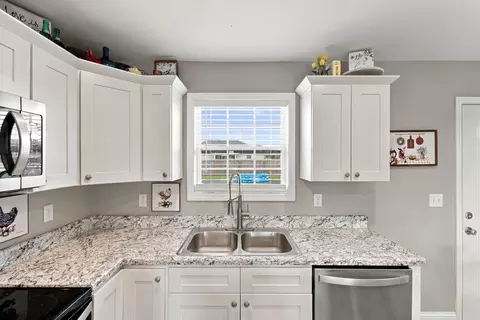 Kitchen - 612 Boulder Ct, Berea, KY 40403 photo 5 of 5