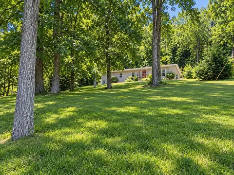 2001 Crocus Creek Rd, Burkesville, KY 42717