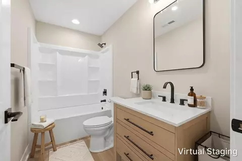 Bath - 409 N 18th St, Murray, KY 42071 photo 1 of 8