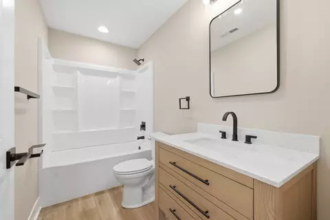 Bath - 409 N 18th St, Murray, KY 42071 photo 2 of 8