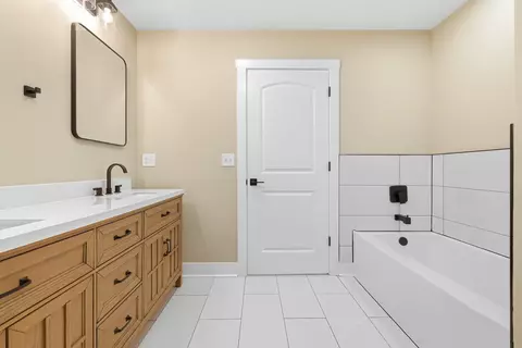 Bath - 409 N 18th St, Murray, KY 42071 photo 8 of 8