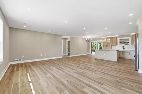 Living - 409 N 18th St, Murray, KY 42071 photo 2 of 5