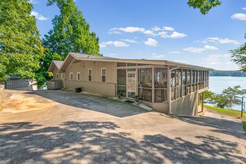 285 Bayview Dr, Eddyville, KY 42038