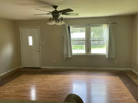 Living - 173 Whispering Oaks Loop, Mayfield, KY 42066 photo 1 of 2
