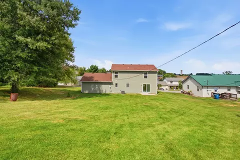 Exterior - 1017 Regency Rd, Danville, KY 40422 photo 10 of 12