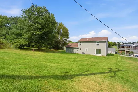 Exterior - 1017 Regency Rd, Danville, KY 40422 photo 12 of 12
