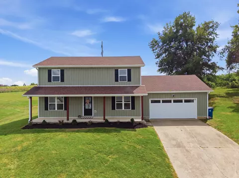Exterior - 1017 Regency Rd, Danville, KY 40422 photo 3 of 12