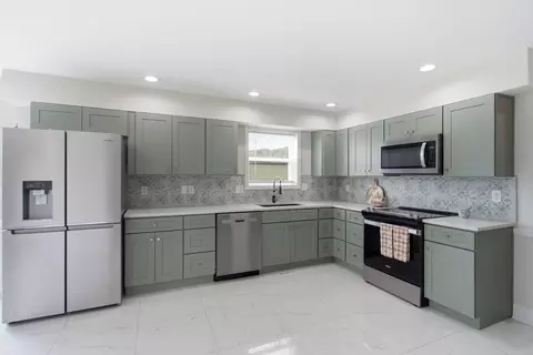 Kitchen - 1017 Regency Rd, Danville, KY 40422 photo 3 of 6