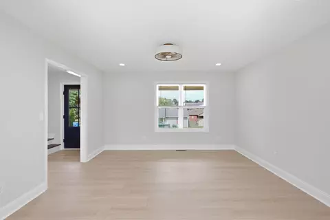 Living - 1017 Regency Rd, Danville, KY 40422 photo 2 of 2