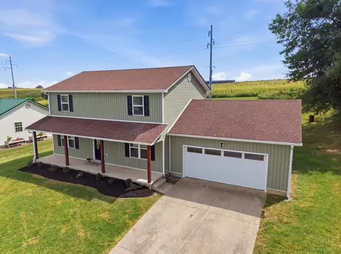 Exterior - 1017 Regency Rd, Danville, KY 40422 photo 4 of 12