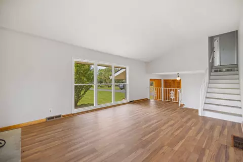 Living - 884 Maple St, Stanton, KY 40380 photo 2 of 8