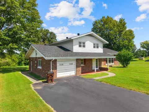 Exterior - 884 Maple St, Stanton, KY 40380 photo 2 of 4