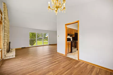 Living - 884 Maple St, Stanton, KY 40380 photo 5 of 8