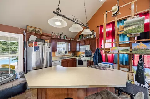 Kitchen - 3200 Lebanon Rd, Springfield, KY 40069 photo 7 of 7