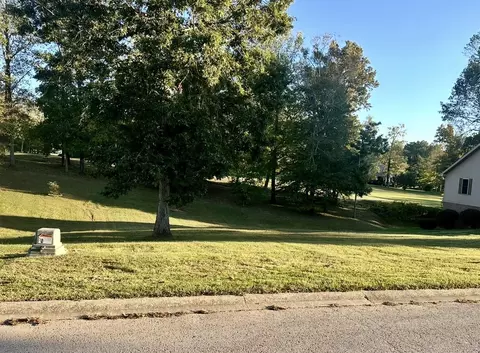 18 Fairway Trce, Cadiz, KY 42211