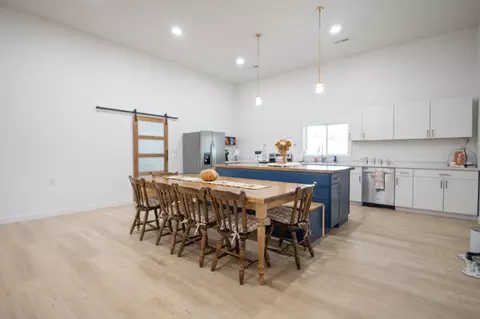 Kitchen - 698 Ben Thompson Rd, Eubank, KY 42567 photo 3 of 8