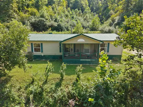 2724 2724 State Route 580, Oil Springs, KY 41238