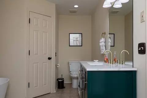 Bath - 748 Eureka Dr, Versailles, KY 40383 photo 2 of 3