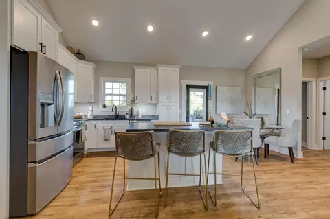 Kitchen - 323 Dreyfus Rd, Berea, KY 40403 photo 2 of 4