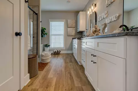 Bath - 323 Dreyfus Rd, Berea, KY 40403 photo 1 of 3