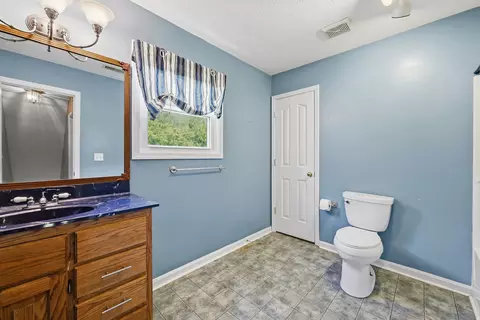 Bath - 112 Hard Dr, Lancaster, KY 40444 photo 5 of 5