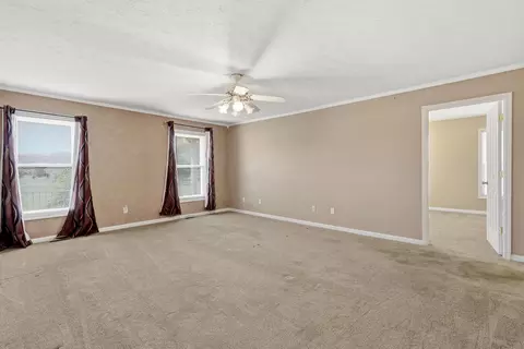 Living - 112 Hard Dr, Lancaster, KY 40444 photo 4 of 5