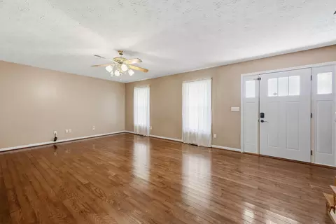 Living - 112 Hard Dr, Lancaster, KY 40444 photo 2 of 5