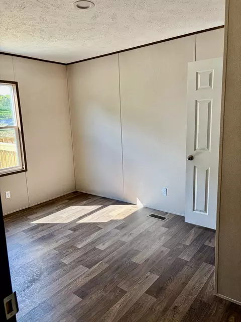 Bedroom - 710 Roxy Ln, Eubank, KY 42567 photo 3 of 3