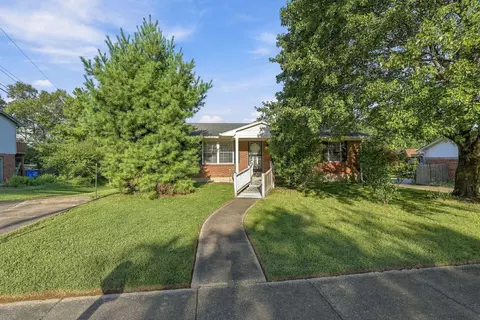 3185 Carriage Ln, Lexington, KY 40517