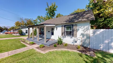 Exterior - 503 S 9th St, Murray, KY 42071 photo 2 of 5