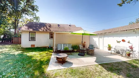 Exterior - 503 S 9th St, Murray, KY 42071 photo 3 of 5