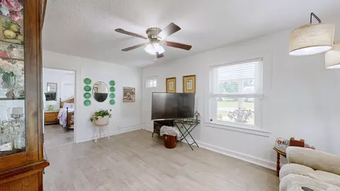 Living - 503 S 9th St, Murray, KY 42071 photo 1 of 1
