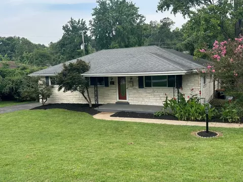 1617 Whippoorwill Rd, Louisville, KY 40213