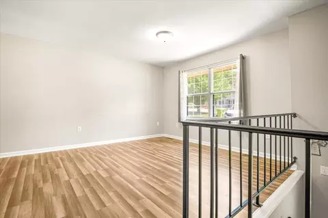 Living - 305 Maple St, Corbin, KY 40701 photo 3 of 4