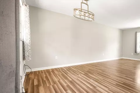 Living - 305 Maple St, Corbin, KY 40701 photo 4 of 4