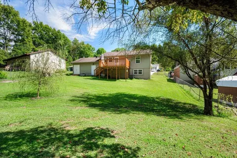 Exterior - 305 Maple St, Corbin, KY 40701 photo 6 of 8