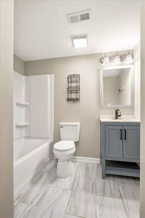 Bath - 305 Maple St, Corbin, KY 40701 photo 2 of 2