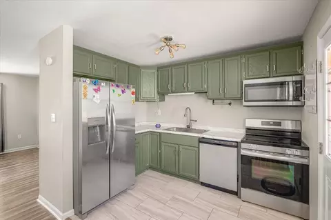 Kitchen - 305 Maple St, Corbin, KY 40701 photo 3 of 3