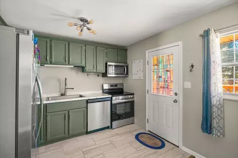 Kitchen - 305 Maple St, Corbin, KY 40701 photo 2 of 3