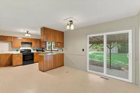 Kitchen - 202 Oakcrest Dr, Murray, KY 42071 photo 1 of 3
