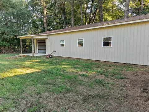Exterior - 202 Oakcrest Dr, Murray, KY 42071 photo 6 of 12