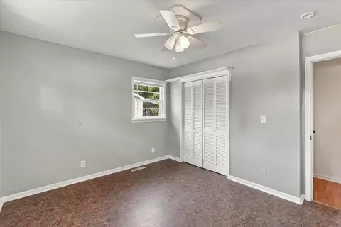 Bedroom - 202 Oakcrest Dr, Murray, KY 42071 photo 6 of 9